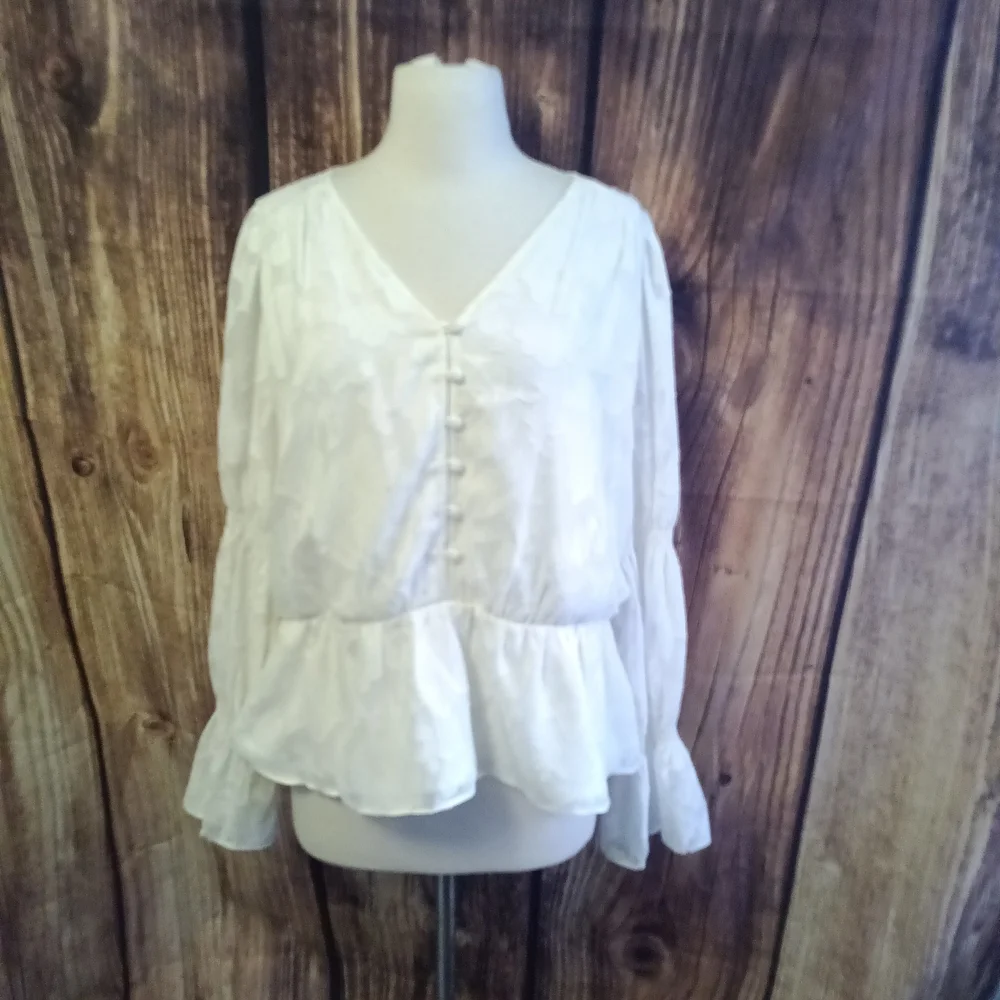 Elizabeth and James Top Size L White Floral